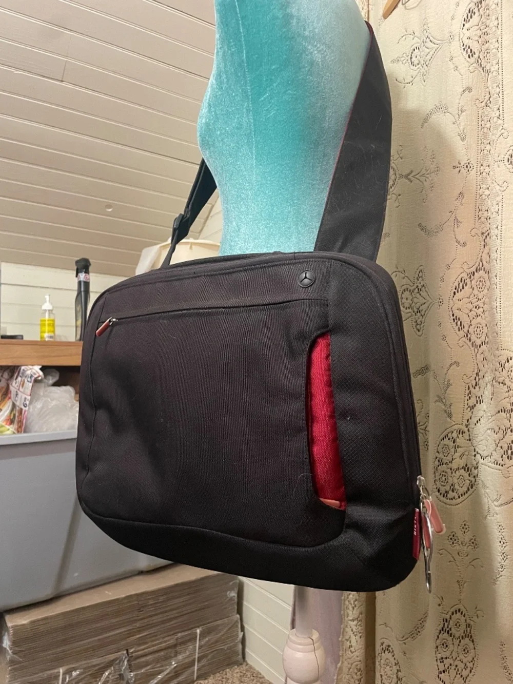 Belkin: laptop messenger bag